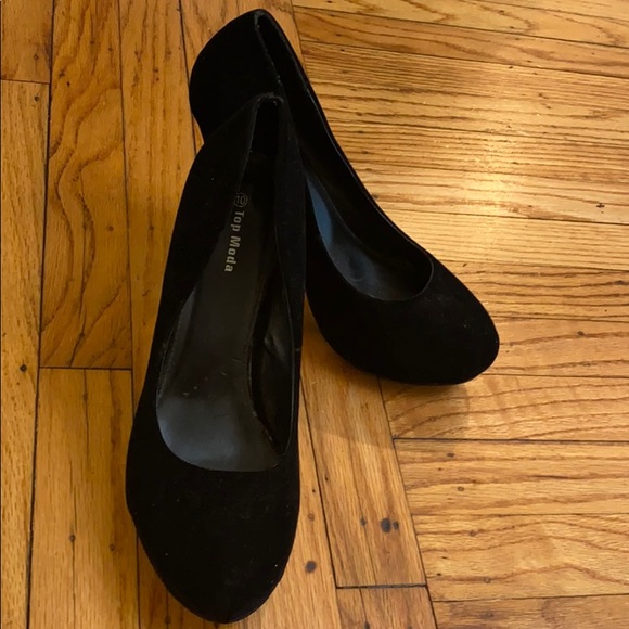 Black pumps size 10 about 2 or 2 1/2 inches - Picture 3 of 5